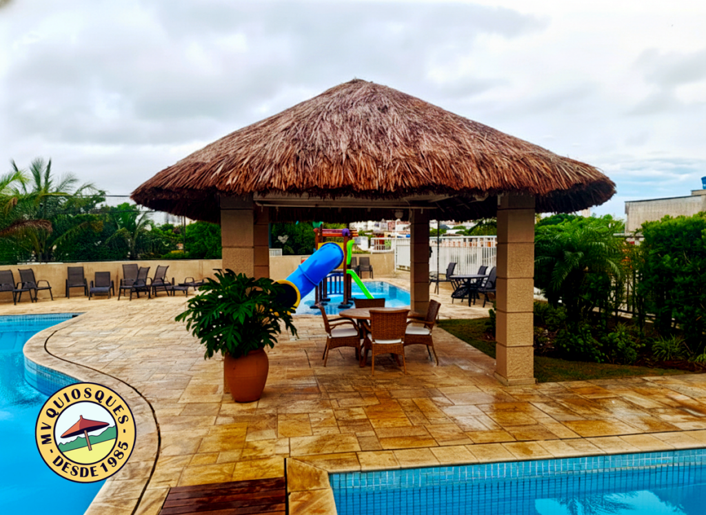 Quiosques de madeira e palha para condomínios