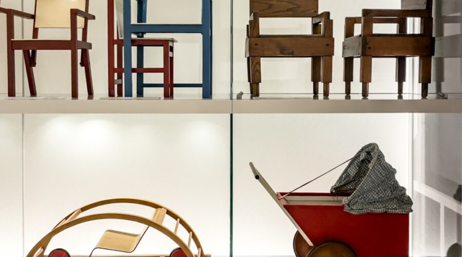 Colecao De Cadeiras Vintage E Brinquedos Infantis gAF5VvNHZhE