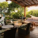 Patio Coberto Com Assentos Rede E Vista Para a Piscina McYRvVVEliE